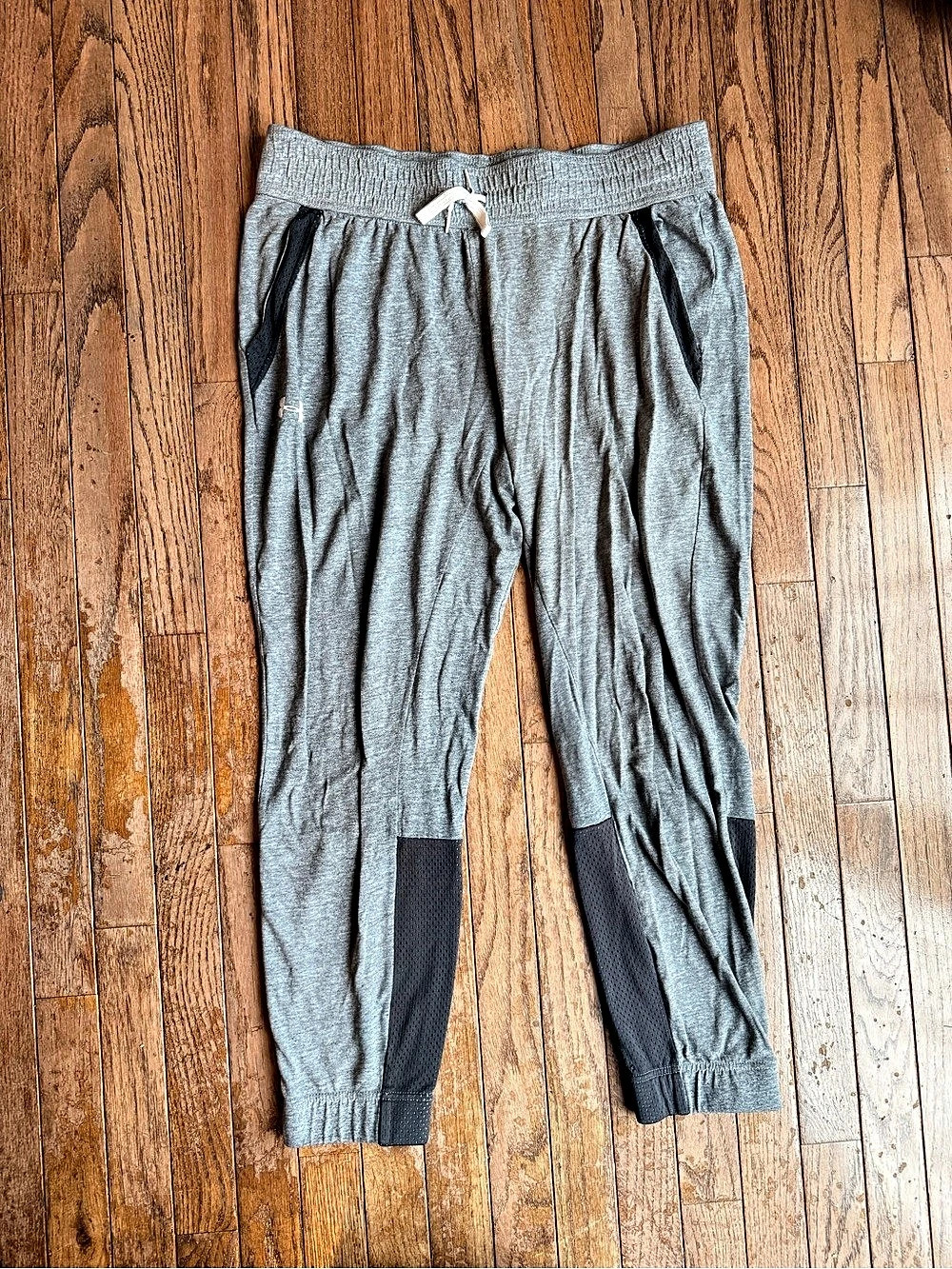 Under Armour Women’s Gray & Black Athletic Joggers Size Large